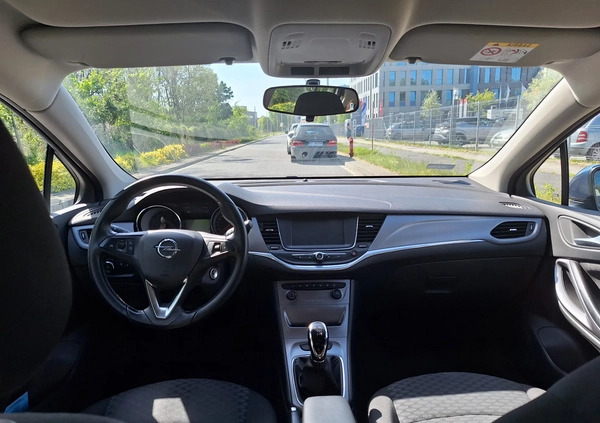 Opel Astra cena 48000 przebieg: 79000, rok produkcji 2016 z Wrocław małe 137